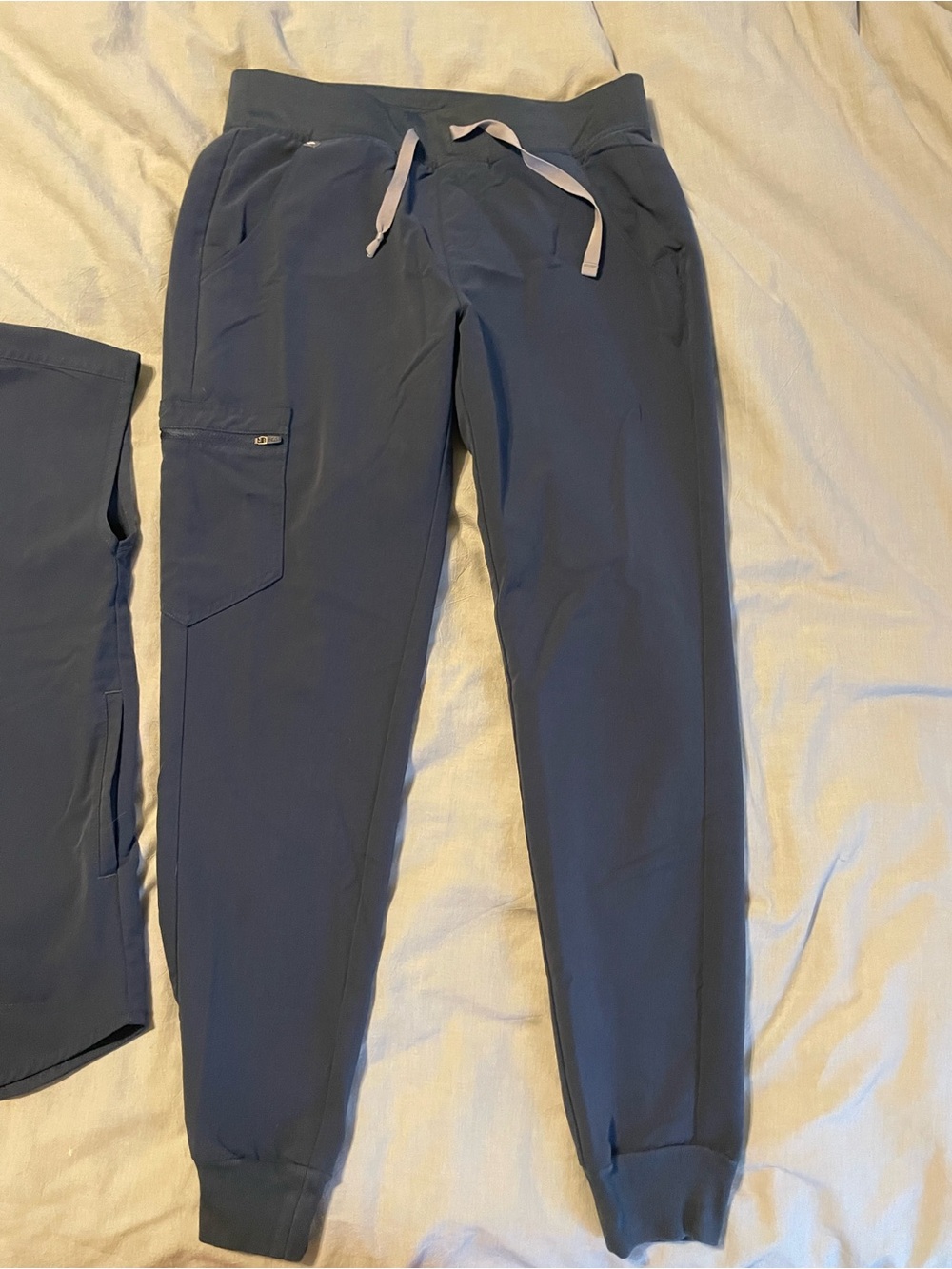 FIGS Rafaela Top (XS) and Zamora Jogger Pants (S) in Dark Harbor - Picture 4 of 9